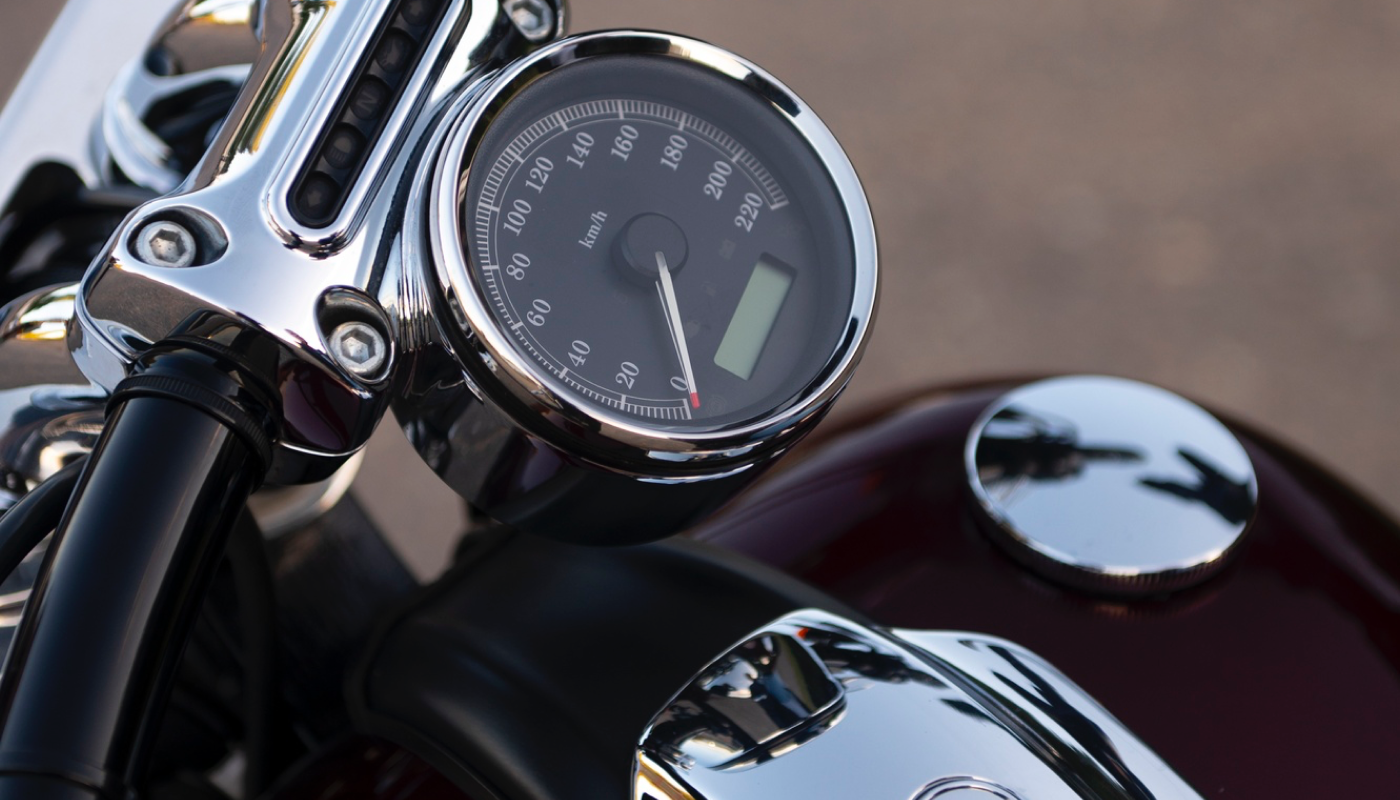 What is the 4 second rule on a motorcycle?